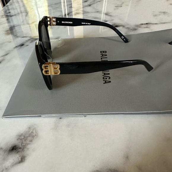 Balenciaga Cat Eye Sunglasses BB103SA 001 57 18-145 - Picture 5 of 8